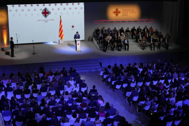 Fermí Puig, Julia Otero, Victòria Camps, Maite Carranza, Joan Fontcuberta, entre les Creus de Sant Jordi del 2026