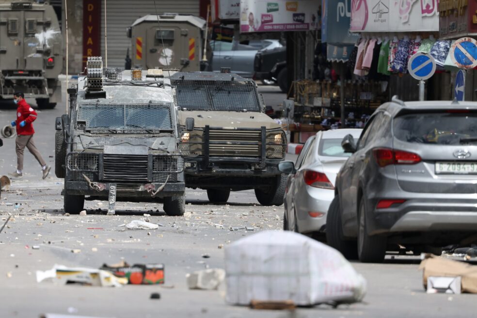 Dotzenes de palestins ferits en una incursió israeliana a Nablus
