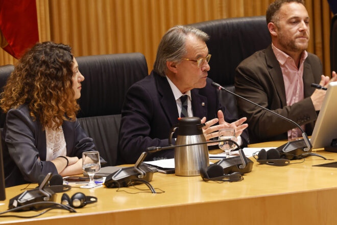 Mas assenyala Sánchez-Camacho: “Venia amb un somriure i per darrere passava llistes negres a Villarejo”