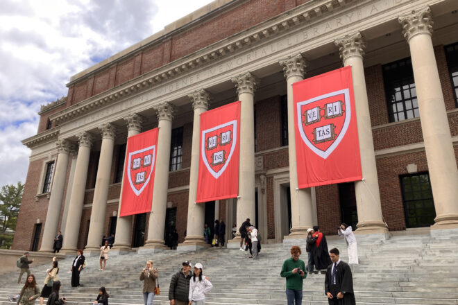Continua la persecució de Trump contra Harvard: n’investigarà el programa d’intercanvi