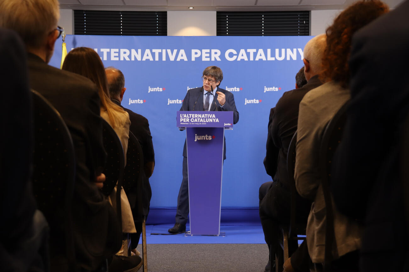 Carles Puigdemont, en l'última reunió del grup parlamentari a Bèlgica (fotografia: ACN).