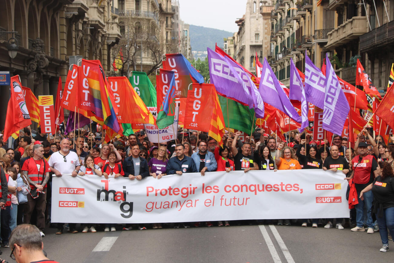 Capçalera de la manifestació del Primer de Maig convocada per UGT i CCOO, a Barcelona (fotografia: ACN / Maria Asmarat).