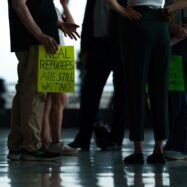 Per què el govern Trump ha acollit els afrikàners com a refugiats d’un genocidi inexistent?