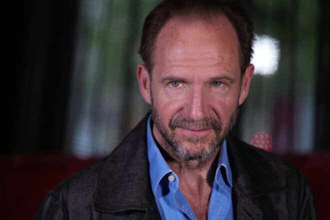Ralph Fiennes, irònic sobre el conclave: “Quan veig tots els cardenals, em pregunto per què no sóc allí”