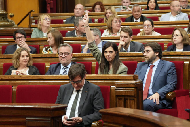 El parlament convalida el primer suplement de crèdit amb els vots del PSC, ERC i Comuns i l’abstenció de Junts