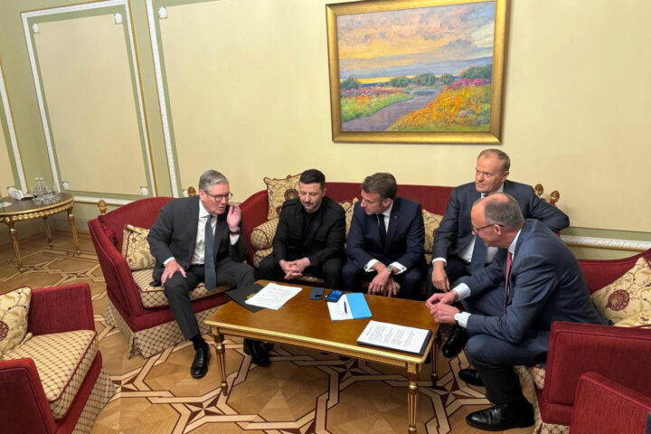 Zelenski, Macron, Starmer, Merz i Tusk telefonen a Trump per parlar sobre la pau, aquest avui a Kíiv.