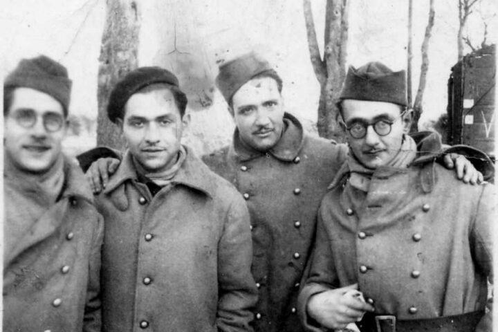 Josep Arnal, Ferran Planes, Pere Vives i Joaquim Amat-Piniella, a la zona del Loira, en una Companyia de Treballadors Estrangers (fotografia: Arxiu Comarcal del Bages).
