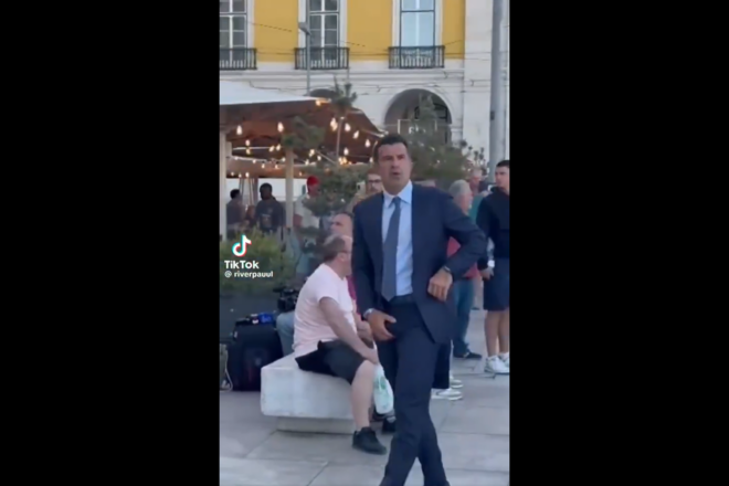 El polèmic gest masclista de Figo abans de la final de Lisboa
