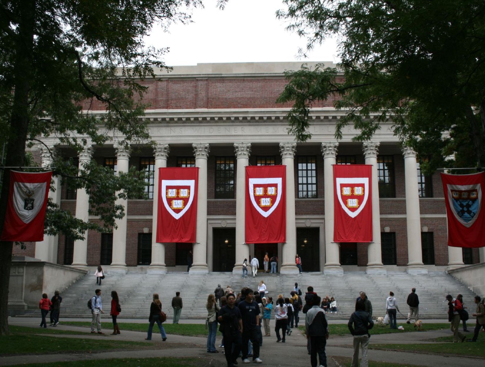 Façana de la biblioteca Widener, a la Universitat de Harvard (fotografia: Joseph Williams/Flickr).