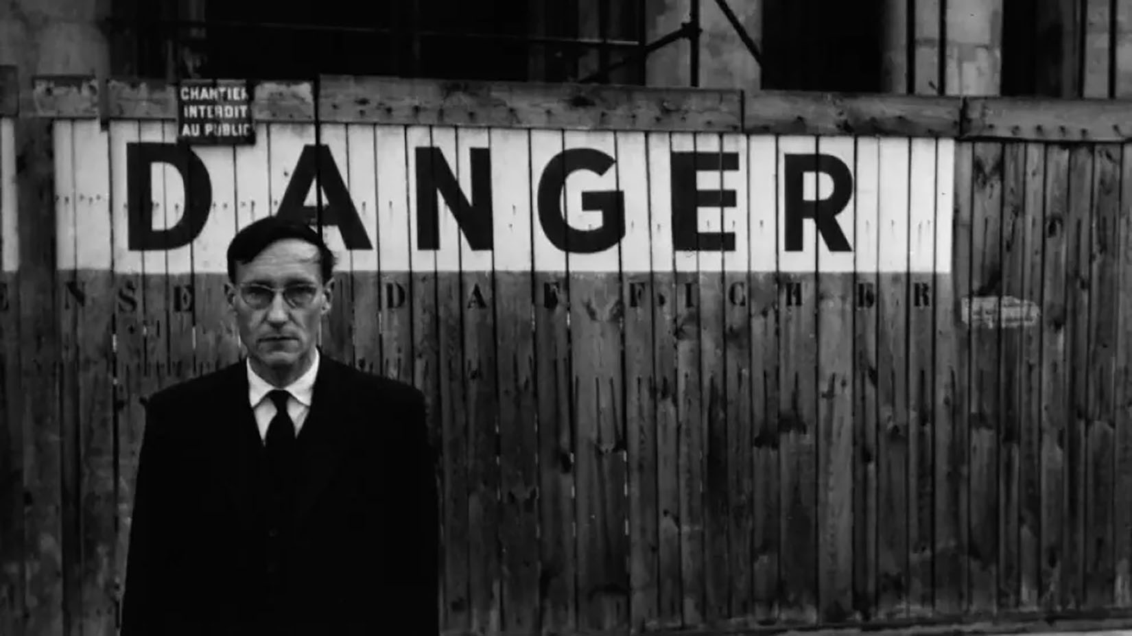 “Perill.” L'escriptor William S. Burroughs, a París, el 1964.