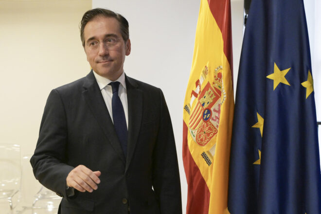 Albares reconeix que l’oficialitat del català a la UE encara no té la unanimitat necessària
