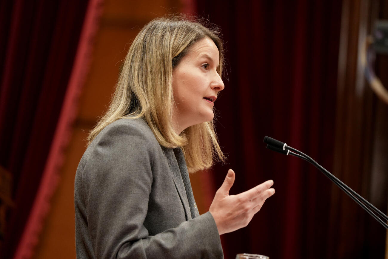 La consellera de Drets Socials, Mònica Martínez Bravo, en una imatge d'arxiu intervenint al ple del parlament (fotografia: ACN).