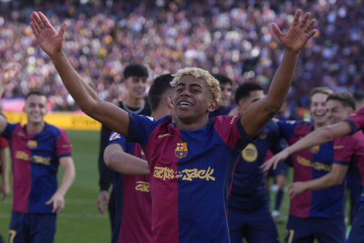 El Barça venç el Madrid i és a punt de guanyar la lliga