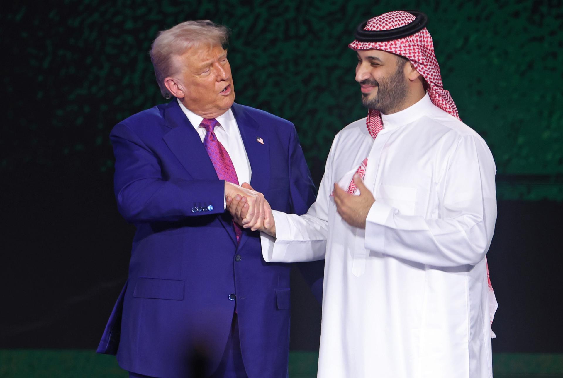 Donald Trump i el príncep hereu saudita Mohammed bin Salman bin Abdulaziz Al Saud (fotografia: EFE / EPA / Ali Haider).