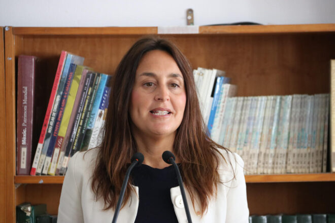 La consellera Niubó creu que el caos en l’adjudicació de docents ha estat provocat