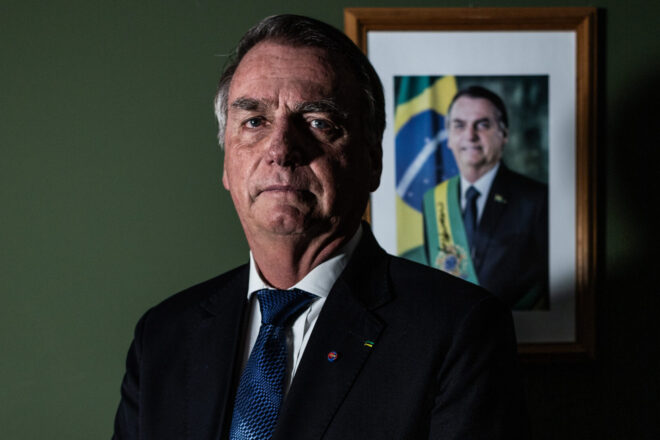 Inhabilitat i a un pas de la presó, Jair Bolsonaro es proposa de tornar al poder
