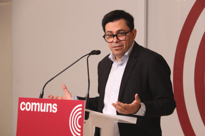 Gerardo Pisarello, en un moment de la conferència de premsa (fotografia: ACN / Maria Pratdesaba).