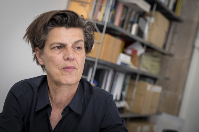Carolin Emcke: “Has de caminar al voltant de la veritat, l’has de tocar”