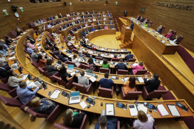 Compromís i el PSPV presenten més de quatre mil esmenes al pressupost de PP i Vox