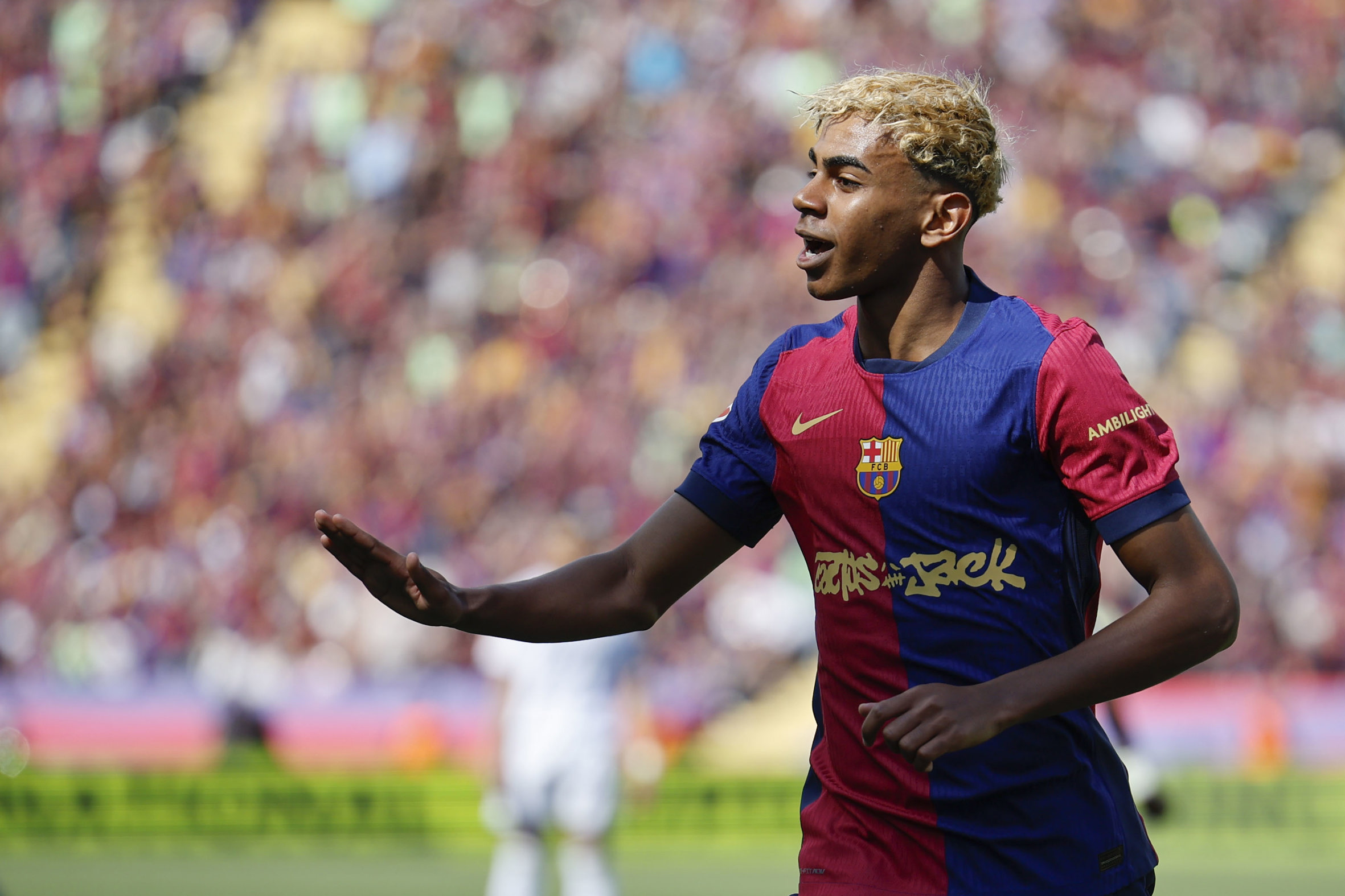 Lamine Yamal celebrant el seu gol (fotografia: EFE/Alberto Estevez).