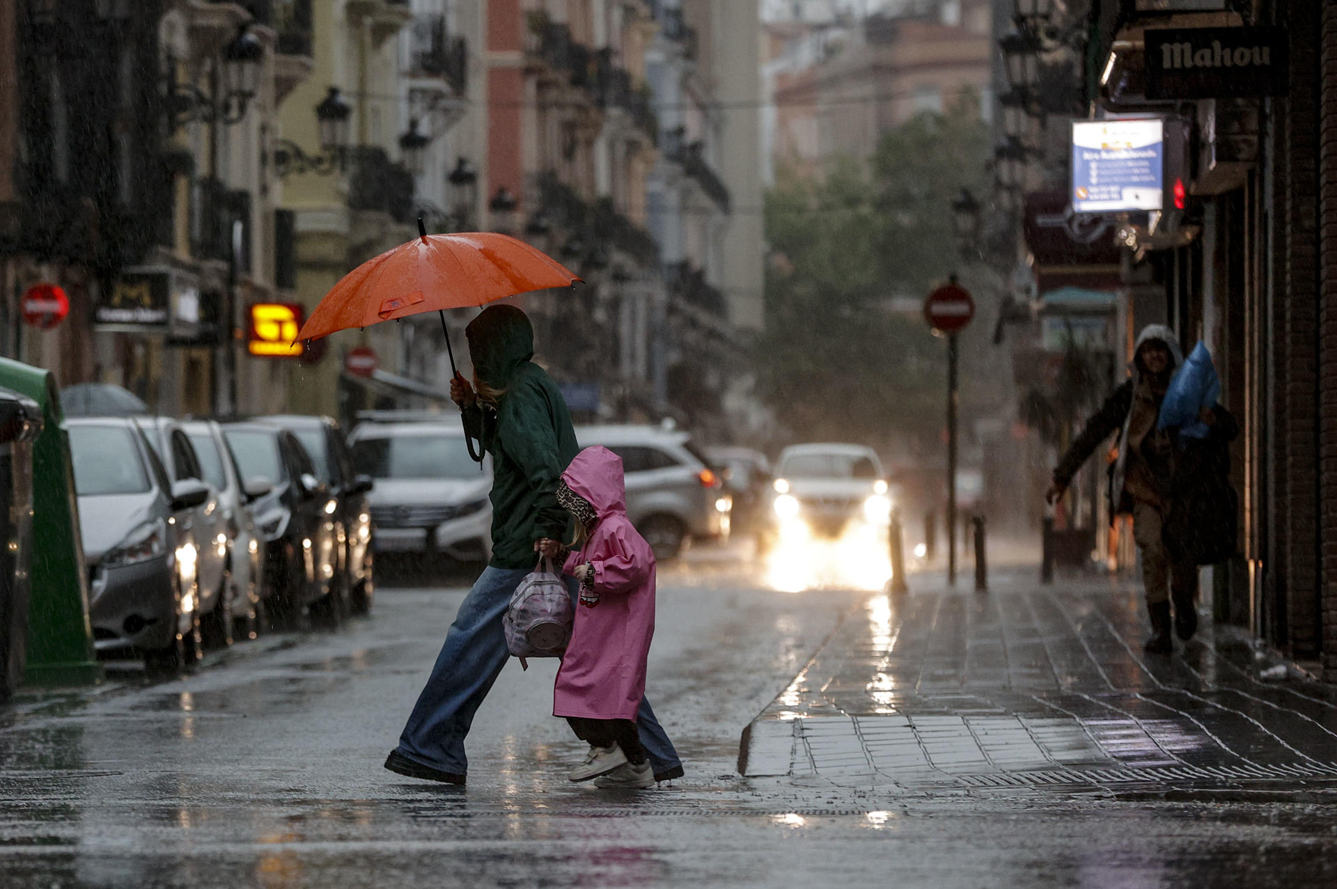 València tancarà demà parcs, jardins i cementiris pel risc de fortes pluges