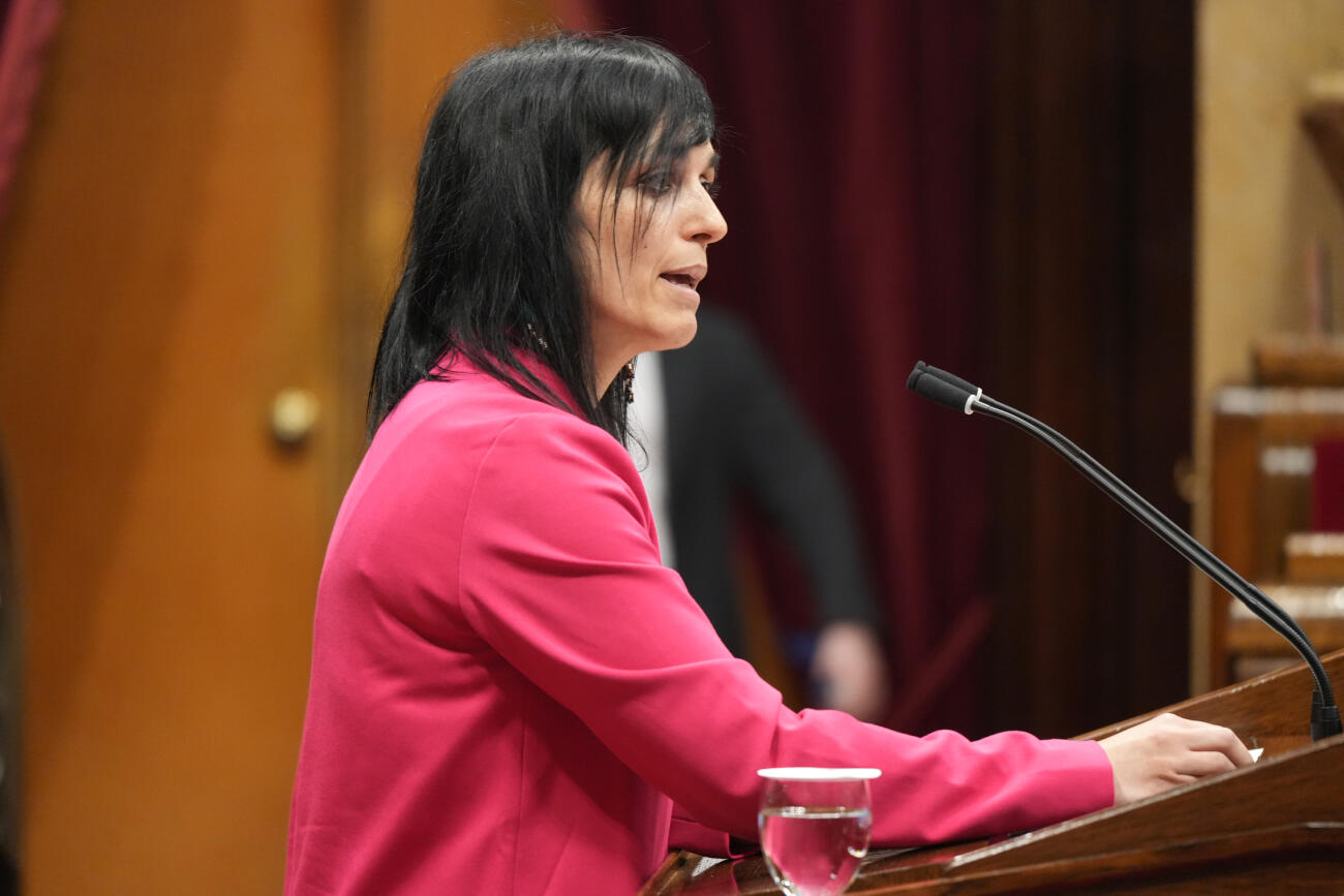 Sílvia Orriols, durant el ple d'avui, al parlament (fotografia: ACN / Maria Pratdesaba).