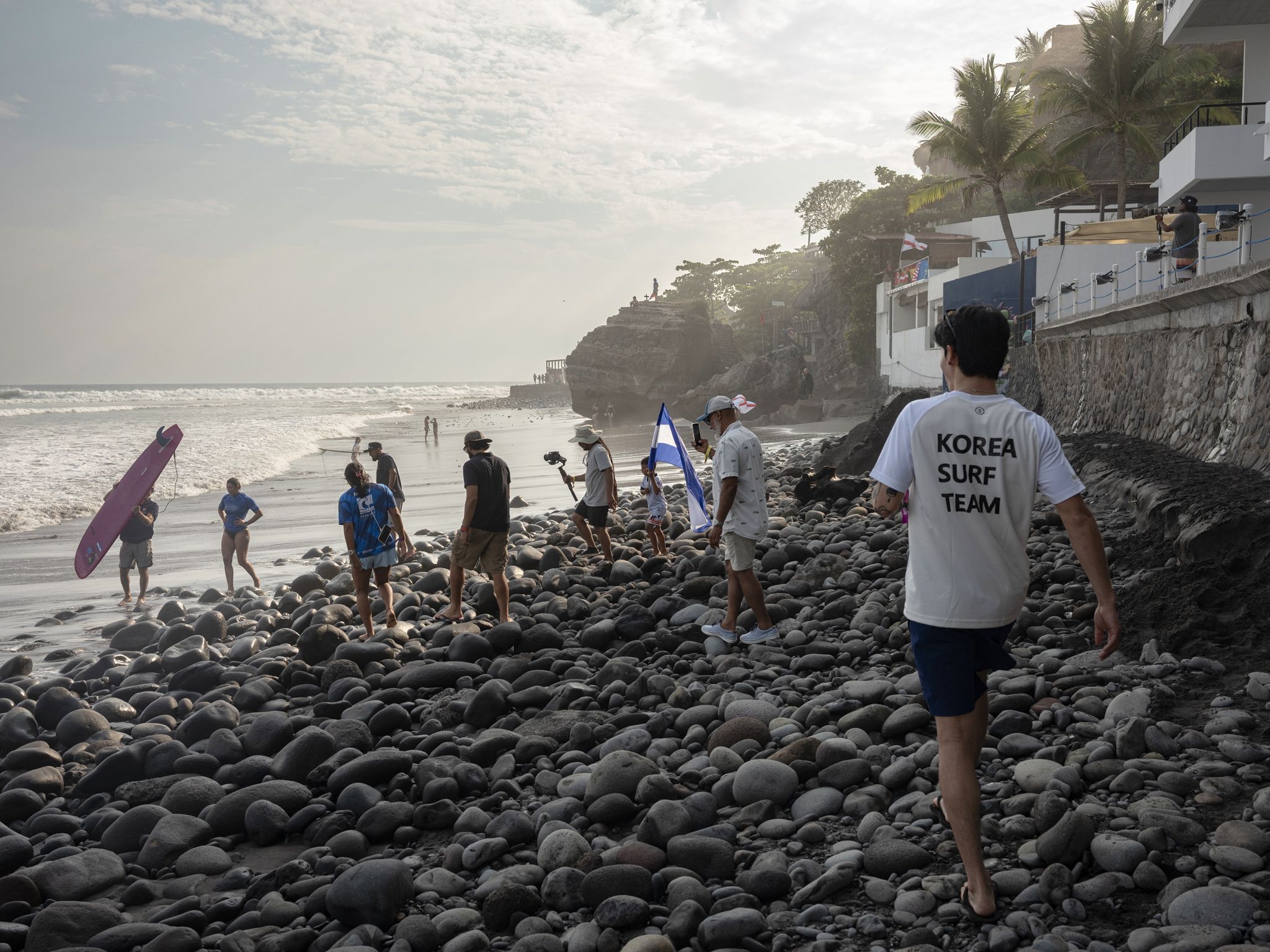Participants del Campionat Mundial de Longboard de l'Associació Internacional de Surf, al Salvador (fotografia: Cristina Baussan/The Washington Post).