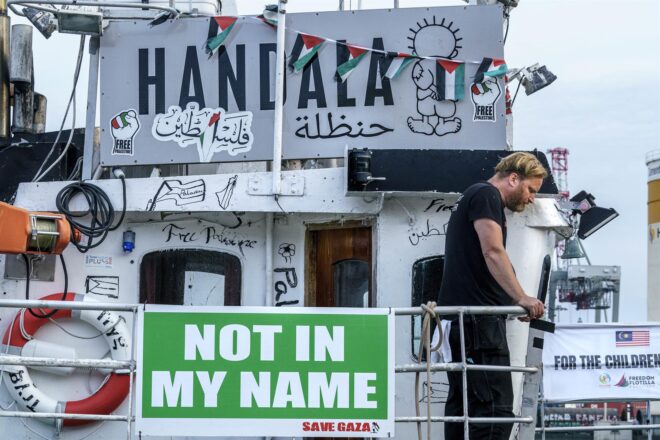 Un vaixell de la ‘Flotilla per la Llibertat’, atacat amb drons amb 30 activistes internacionals a bord