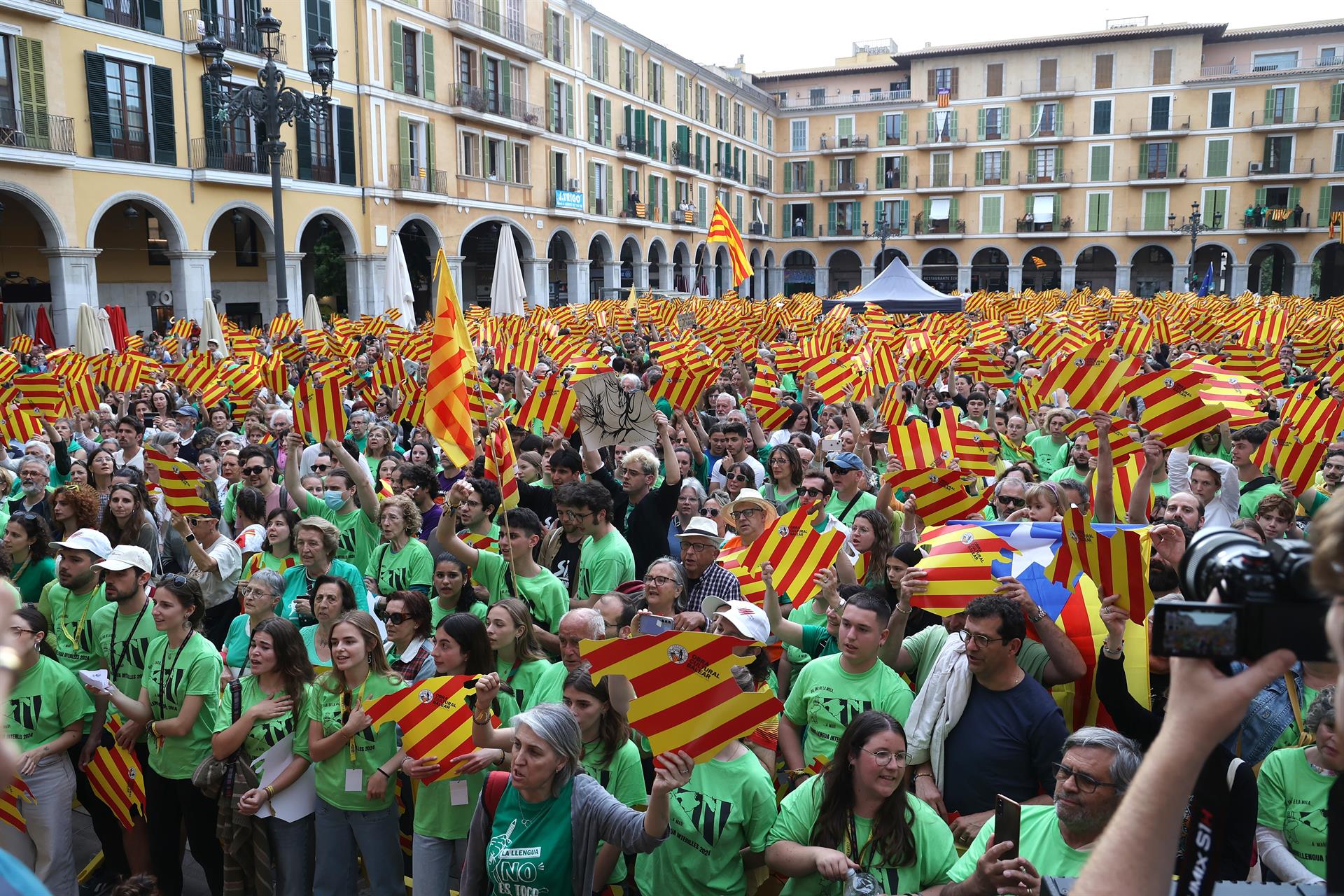 Manifestació en defensa de la llengua (fotografia: Europa Press/Isaac Buj)