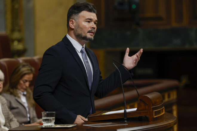 Pluja de crítiques a Rufián pel seu piulet que lloa Lambán
