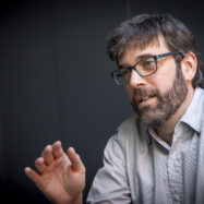Josep Nualart: “Què hi feia un agent durant mig minut, al costat del cotxe de Puigdemont, sense fer res?”