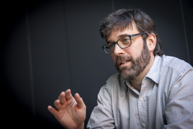 Josep Nualart: “Què hi feia un agent durant mig minut, al costat del cotxe de Puigdemont, sense fer res?”
