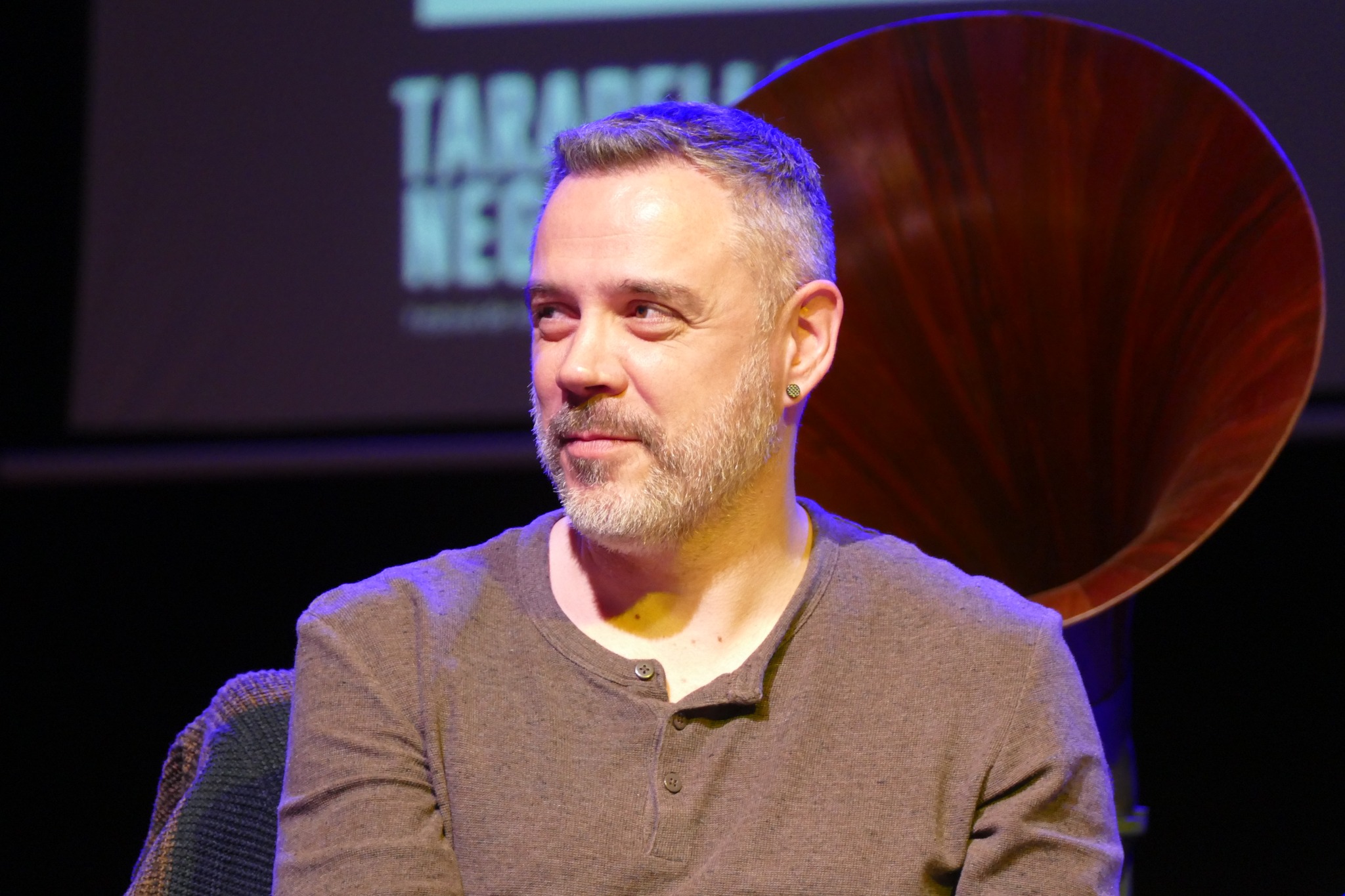 Oriol Canals durant el festival Taradell Noir, quan es començava a intuir que podria ser dels més venuts per Sant Jordi (fotografia: Biblioteca de Taradell).