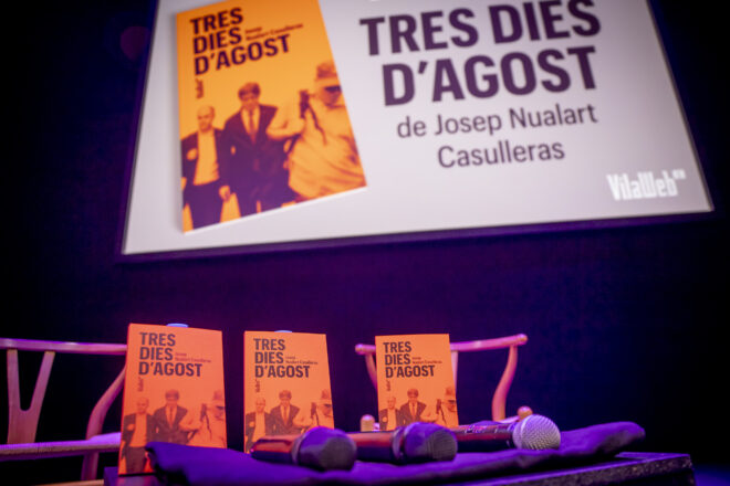 Presentació de ‘Tres dies d’agost’, de Josep Nualart, amb Xavier Grasset a la llibreria Ona