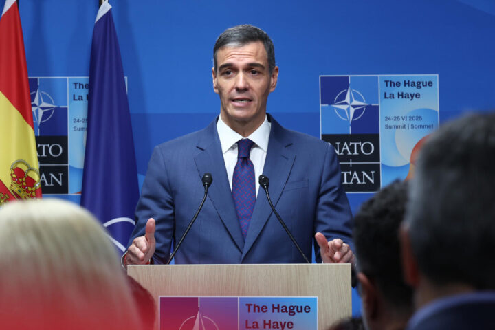 El president del govern espanyol, Pedro Sánchez, en una conferència de premsa posterior a la cimera de l'OTAN de la Haia.