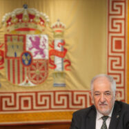 Conde-Pumpido ensenya la carta política amagada en la sentència de l’amnistia