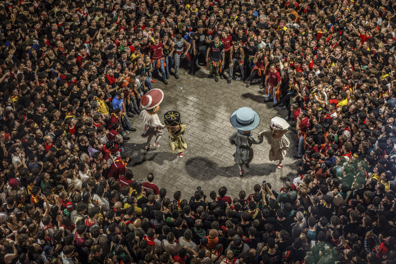 El segon salt dels Nans Nous durant l'homenatge a Josep Maria Isanta. Fotografia: ACN.