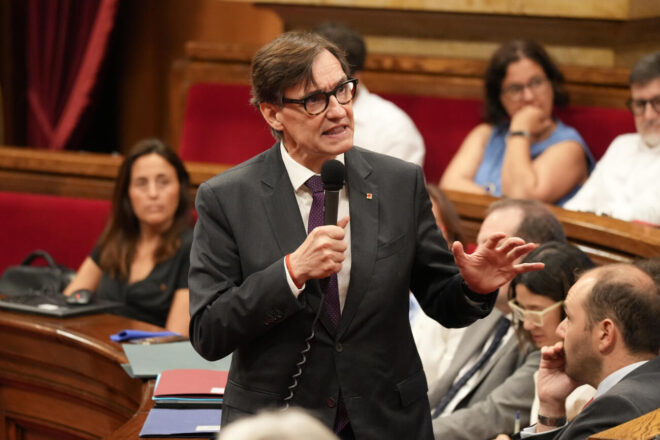 El PP enfurisma Illa al parlament amb una altra referència al Chili
