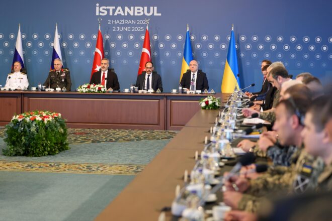 Zelenski anuncia un nou intercanvi de presoners després d’una breu reunió de pau a Istambul