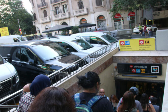TMB diu que no canviarà la senyalització del metro i que no ho ha sospesat mai