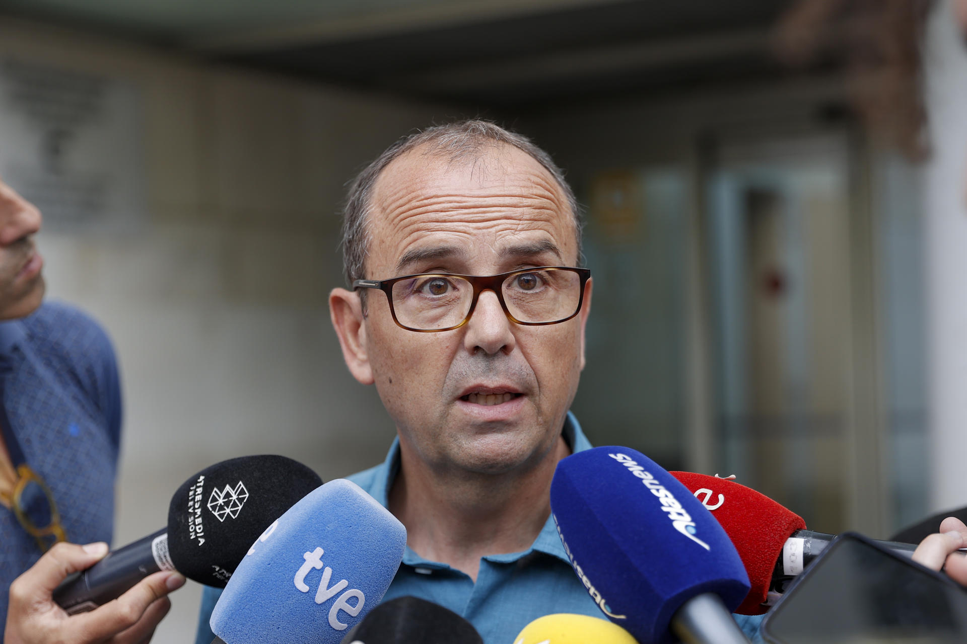 José Ángel Núñez a l'eixida del jutjat (fotografia: EFE / Manuel Bruque)