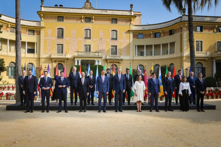 Pedro Sánchez, Felipe VI i els presidents de comunitats autònomes en la reunió de la conferència de presidents del desembre de l'any passat (fotografia: ACN).