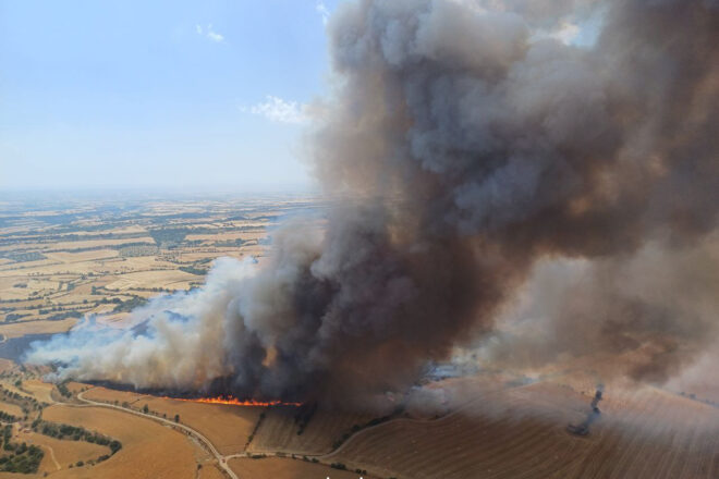 Un esclafit amb vents forts provoca revifalles al cap de l’incendi de la Segarra, ja controlat