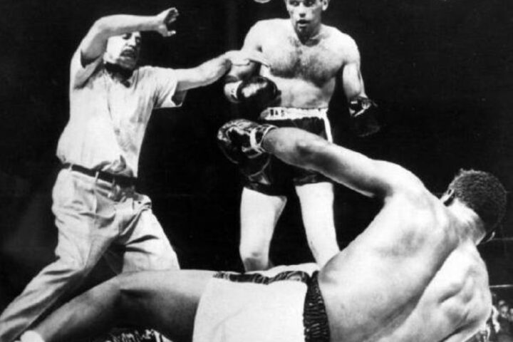 Ingemar Johansson deixa fora de combat Floyd Patterson per convertir-se en el campió mundial de pes pesant (26 de juny de 1956).