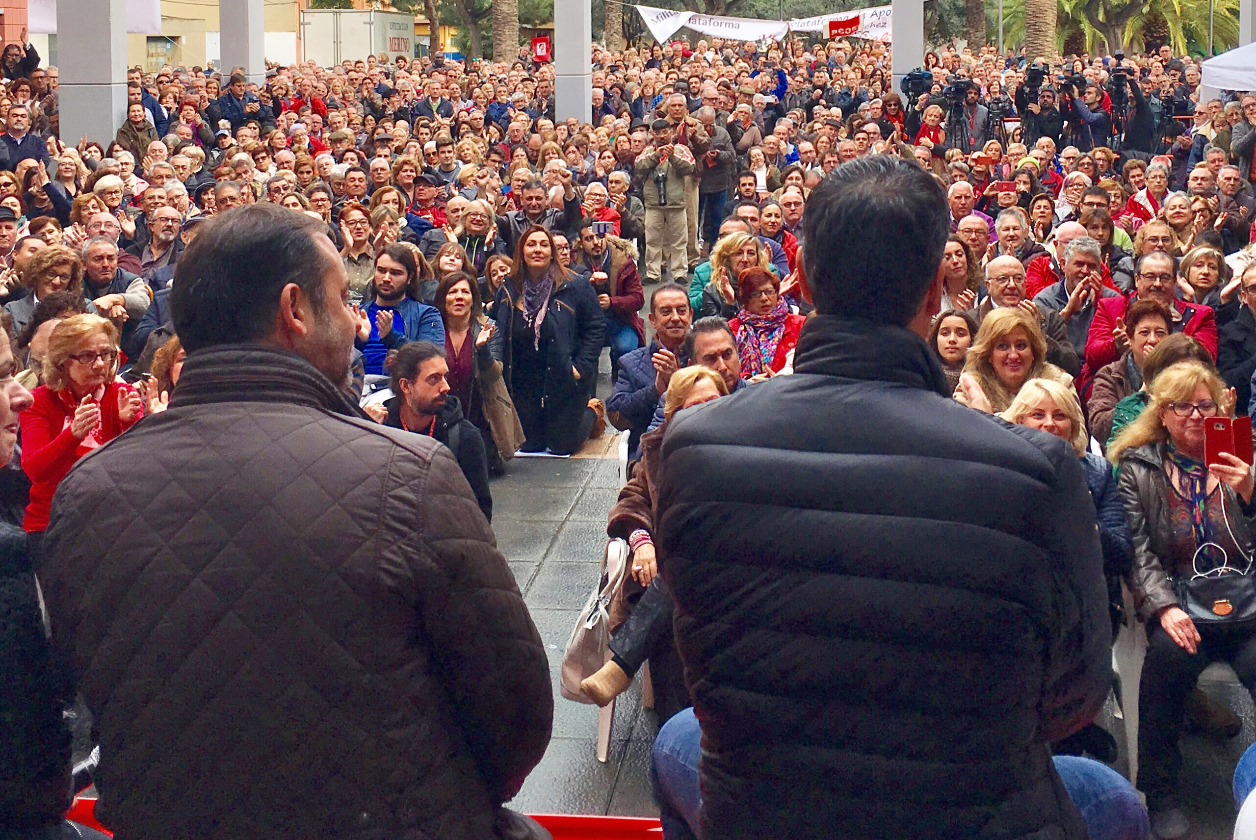José Luís Ábalos i Pedro Sánchez a Xirivella, el 26 de novembre de 2016, en el primer acte de Sánchez per a reconquerir el poder dins el PSOE (fotografia: Prats i Camps).