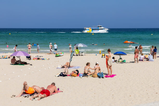 Estades més curtes i menor despesa dels turistes durant l’estiu: “Hi ha menys alegria per gastar”