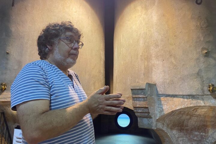 El ceramista Carles Llarch.