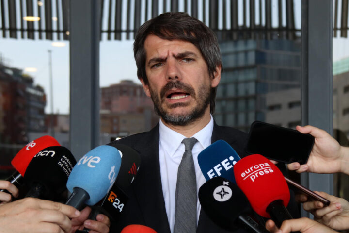 Ernest Urtasun, en declaracions als mitjans a Barcelona (fotografia: ACN).