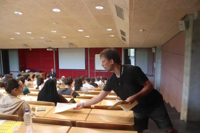 Confusió en l’examen de física de les PAU per un concepte fora del currículum: s’acceptaran les dues interpretacions