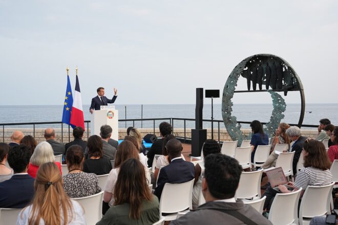 Macron tanca la porta a un referèndum a Nova Caledònia i ho addueix a motius culturals